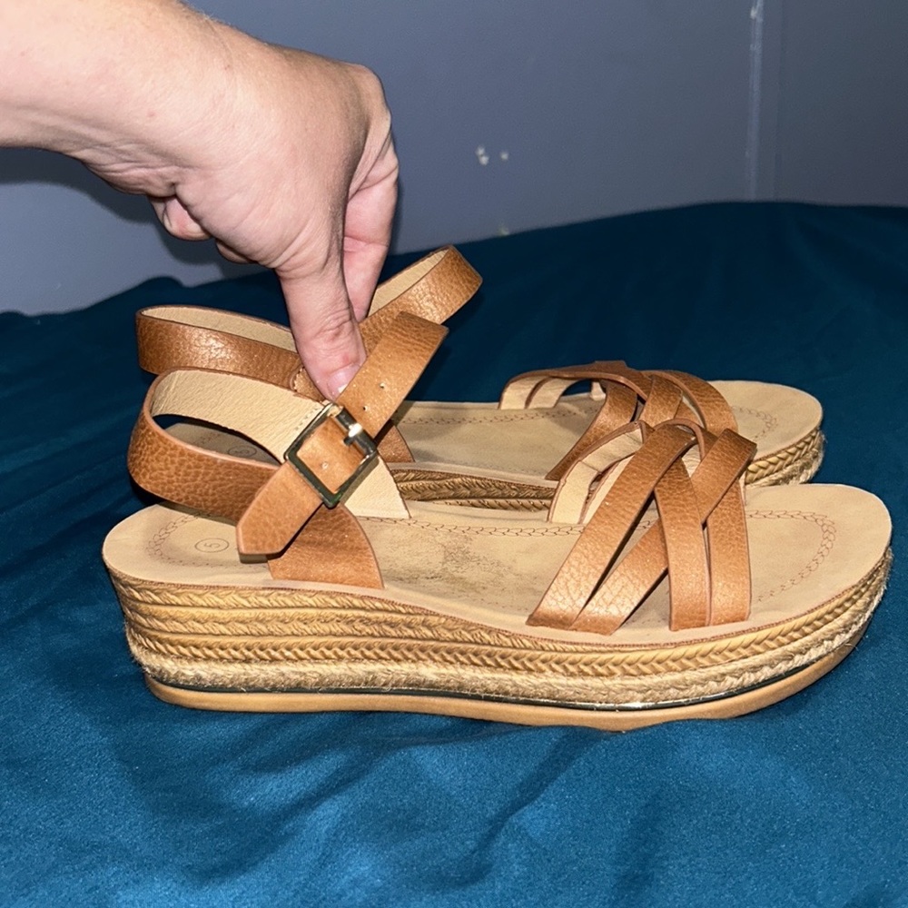 Forever Comfort Girls Brown Sandals Size 5 WORN ONCE